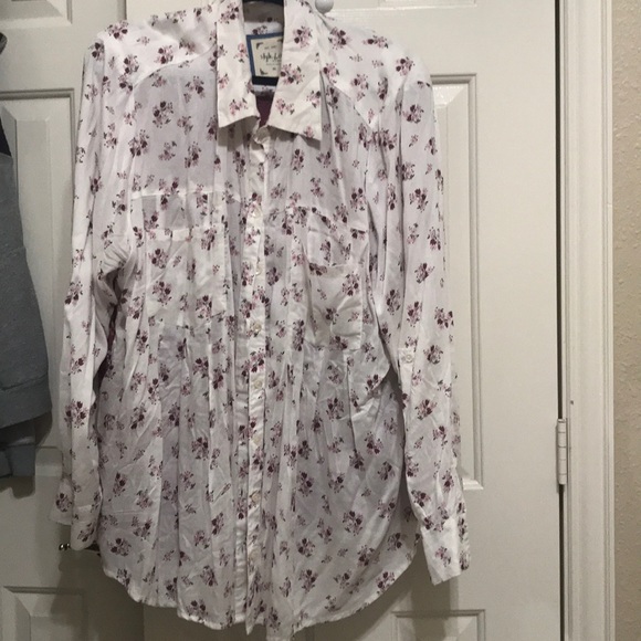 BNWT Style and co button down shirt with pleating. - Picture 1 of 1